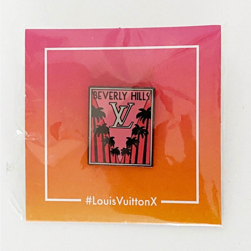 Single Limited Edition Louis Vuitton X Beverly Hills pin